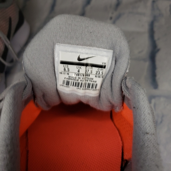 Nike Sneakers size 6.5 - Picture 9 of 9